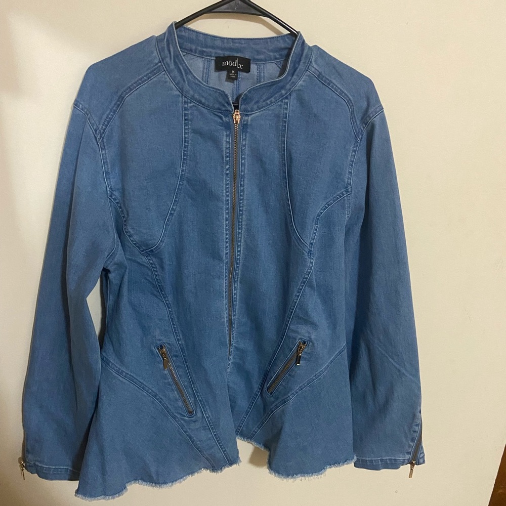 NWOT woman’s jean jacket